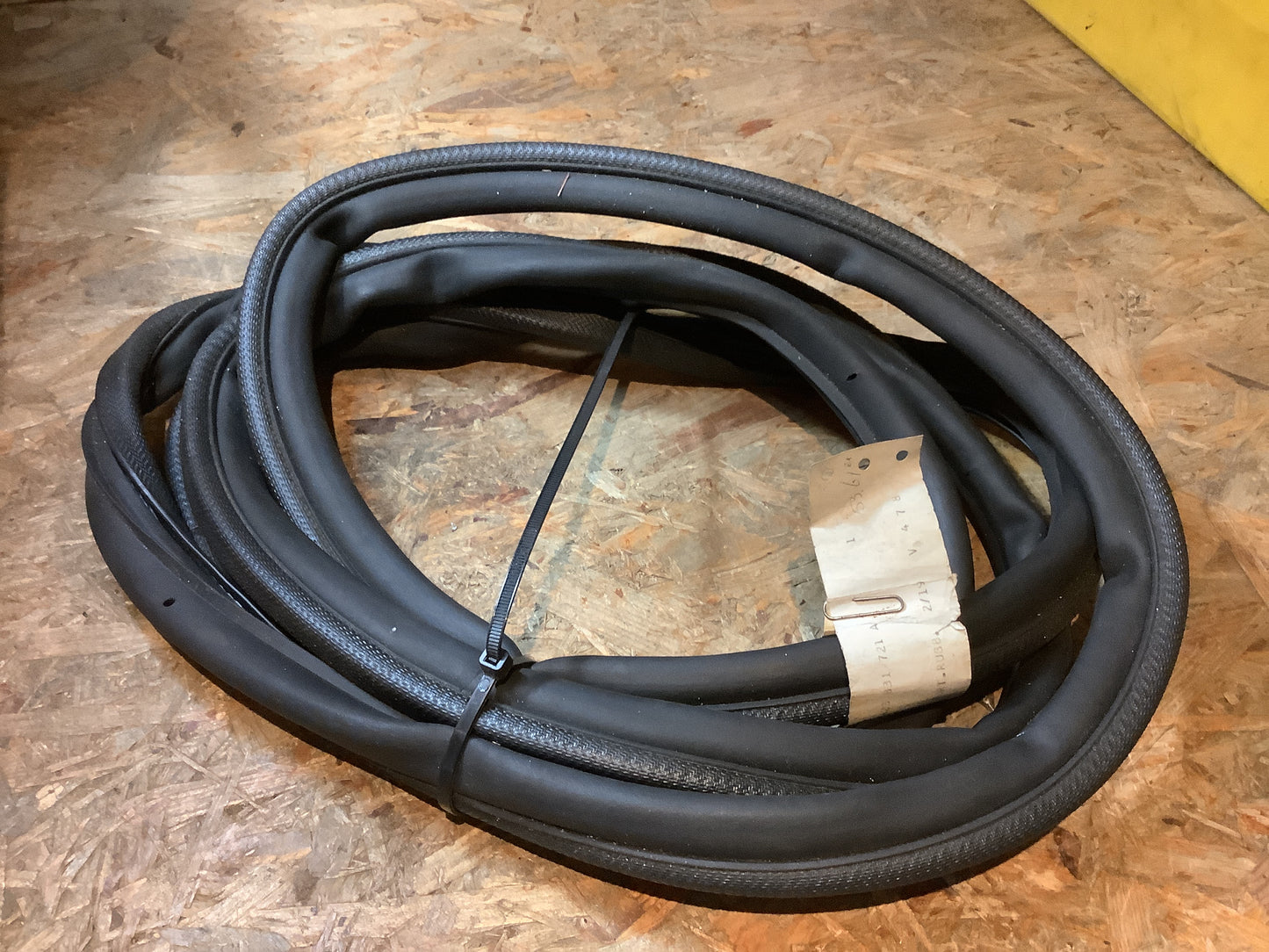 Audi 80 B1, VW Passat Typ 32 Türdichtung Original VW NEU