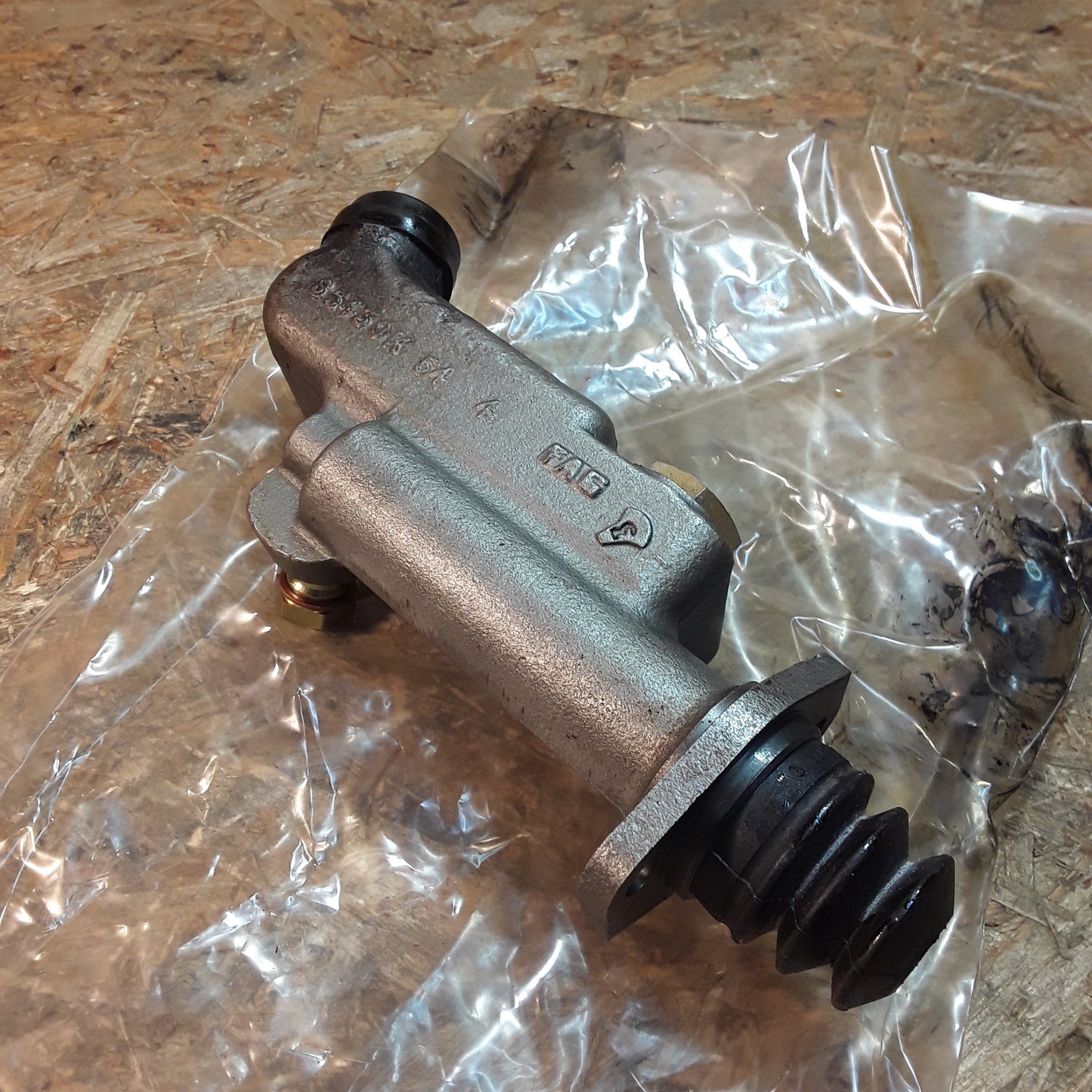 MAN Truck F9 Kupplungsgeberzylinder original FAG NEU