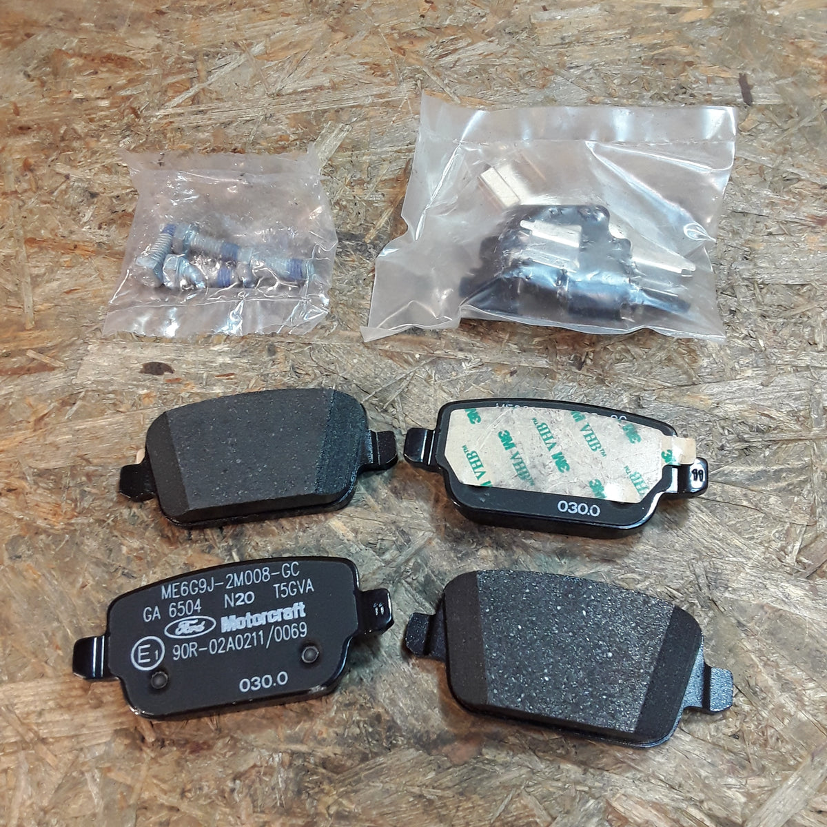 Ford Kuga Bj 08 Bremsbelagsatz hinten original Ford NEU