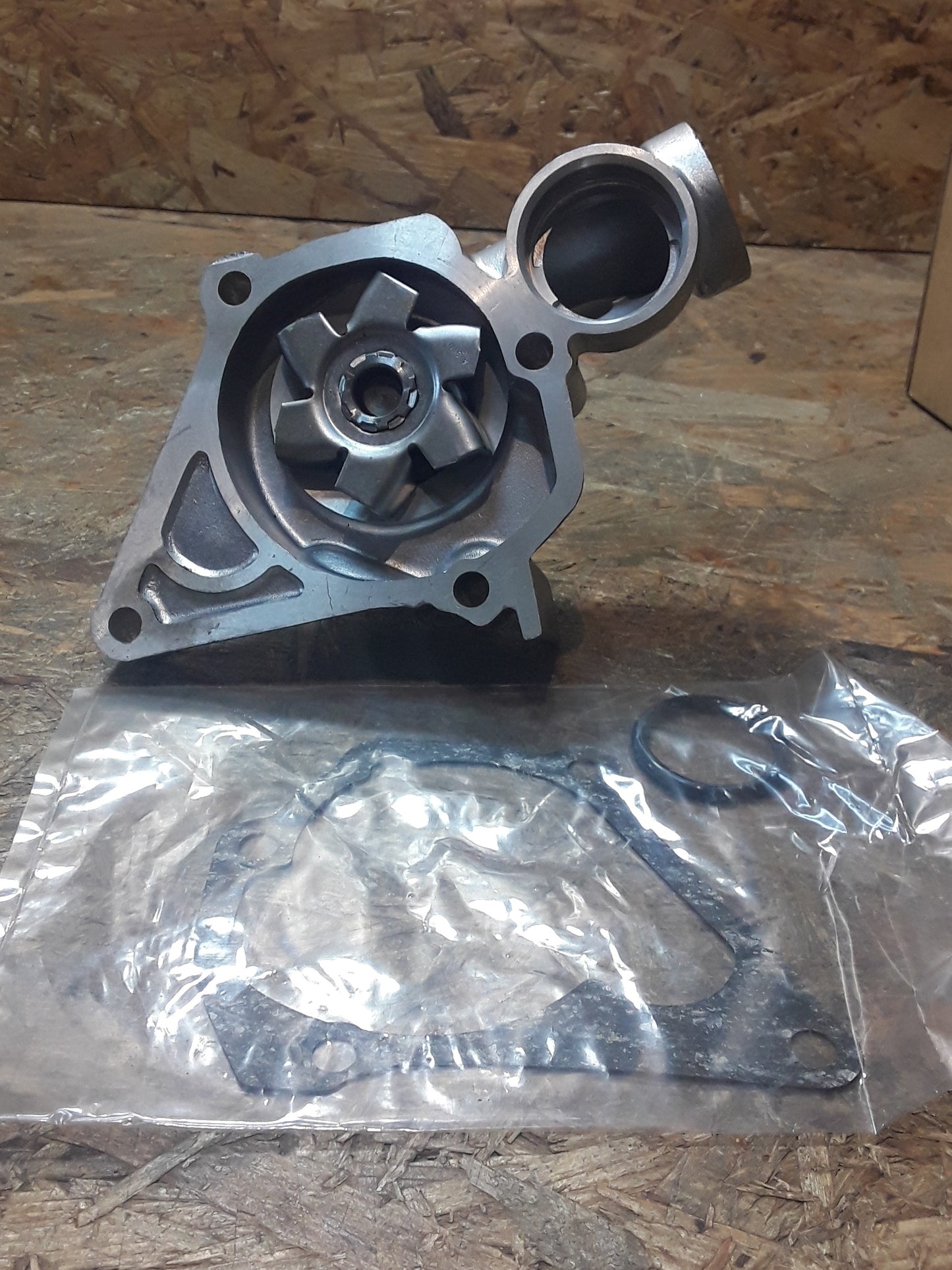 Mitsubishi Colt 1.2/1.4/1.6 Bj 78-84 Wasserpumpe original Mitsubishi NEU