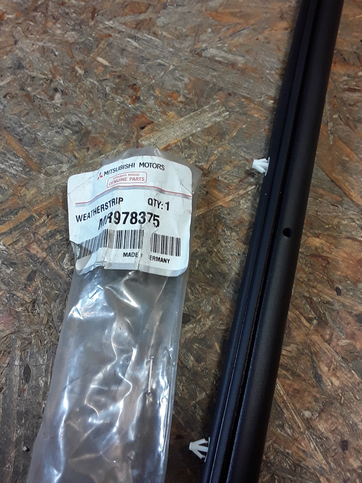 Mitsubishi Colt Z34A, Bj 06-08 Dichtung Tür vorne original Mitsubishi NEU