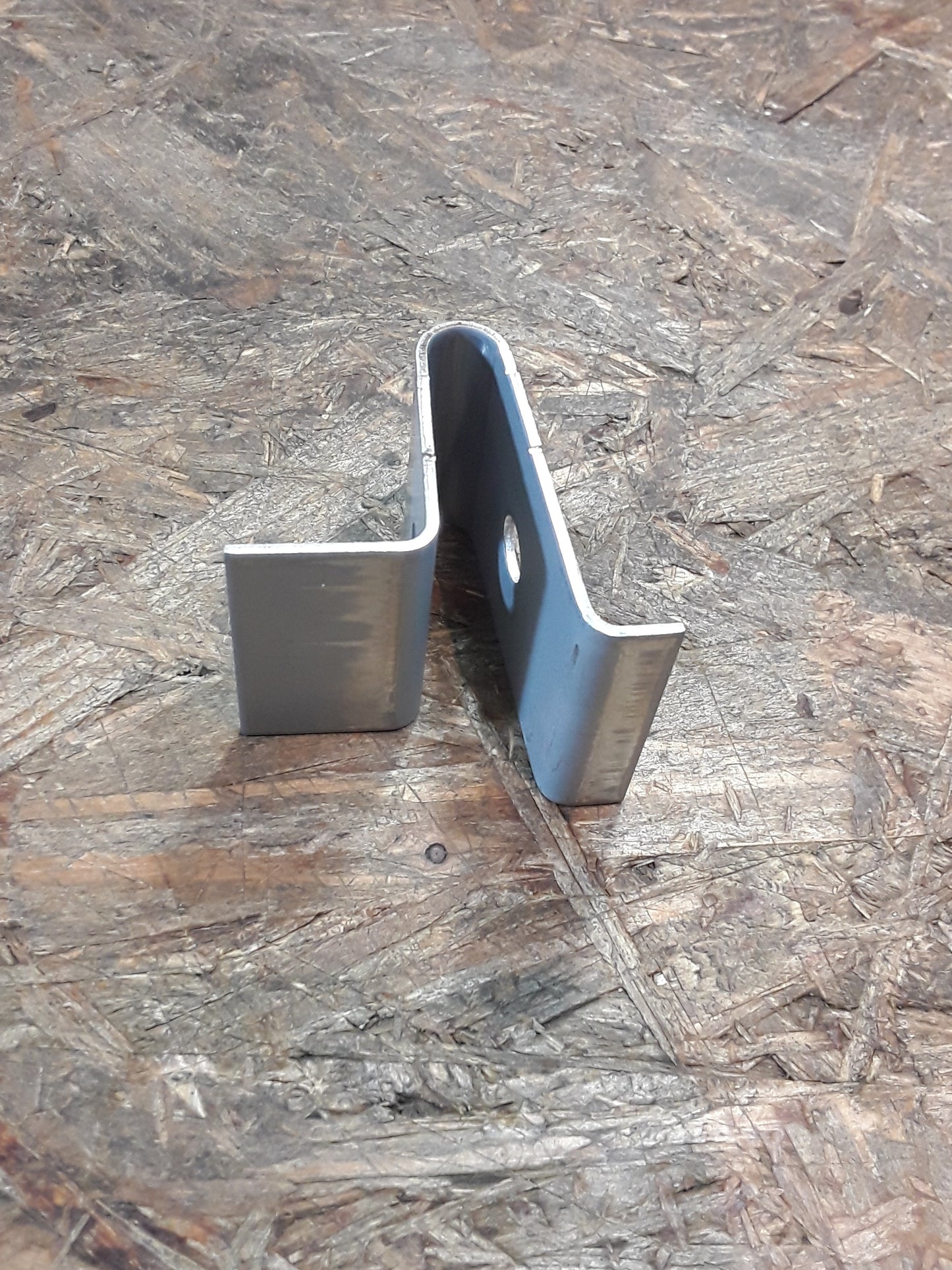 Mitsubishi L300/Delica ll Minibus / Mitsubishi Pajero/ Shogun l (L040) (weitere in Beschreibung) Halter Abgasanlage original Mitsubishi NEU