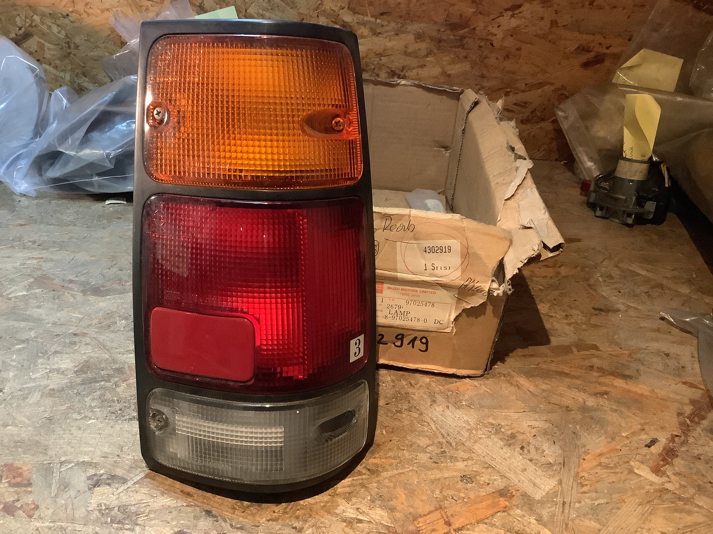Opel Campo Rückleuchte rechts Original Isuzu NEU