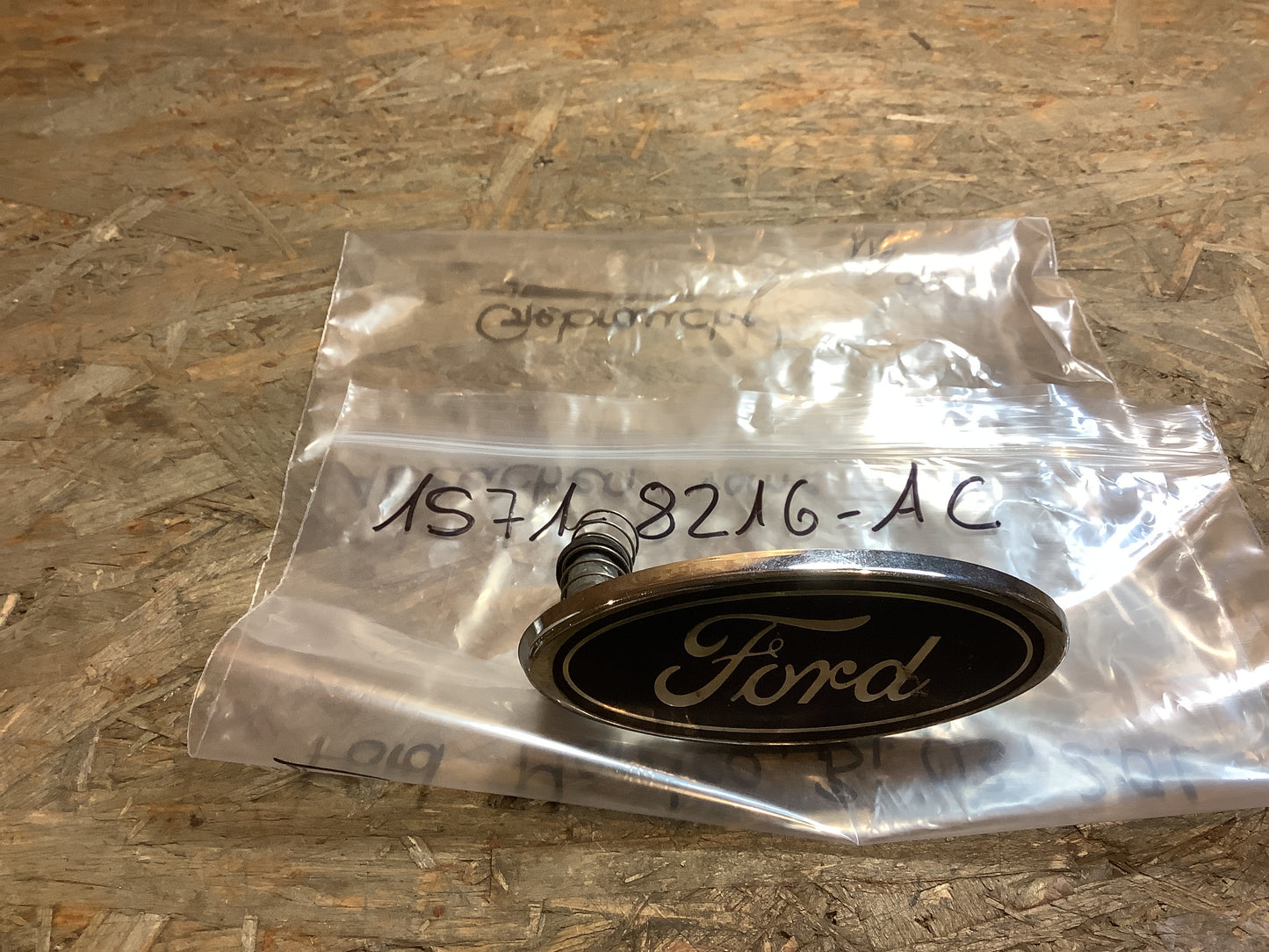 Ford Mondeo, Bj. 03, 2.0 L Abzeichen vorne Original Ford GEBRAUCHT