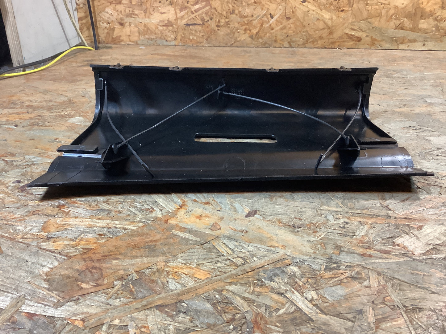 Omega A Heckverkleidung an Abschleppöse Original GM NEU