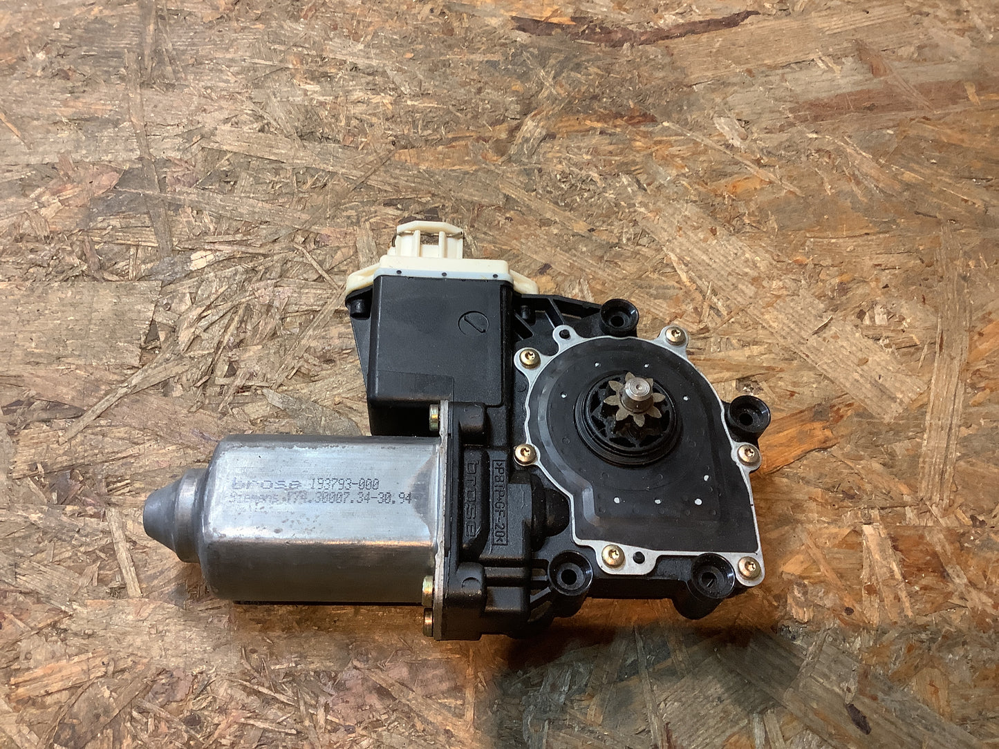 Astra F Fensterheber Motor vorne rechts Original GM NEU