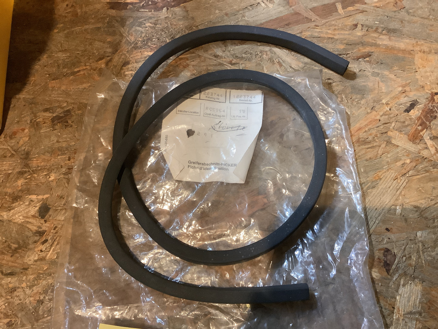 Opel Omega A Stufenheck Dichtung Heckleuchte Original Opel NEU