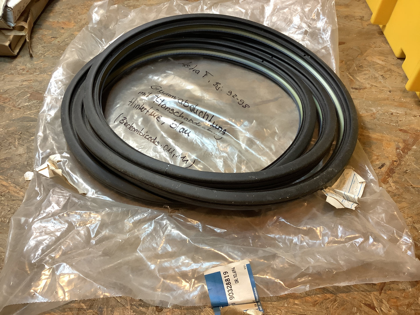 Astra F Gummiabdichtung mit Flanschabdeckung Hintertüre, blau Original GM NEU