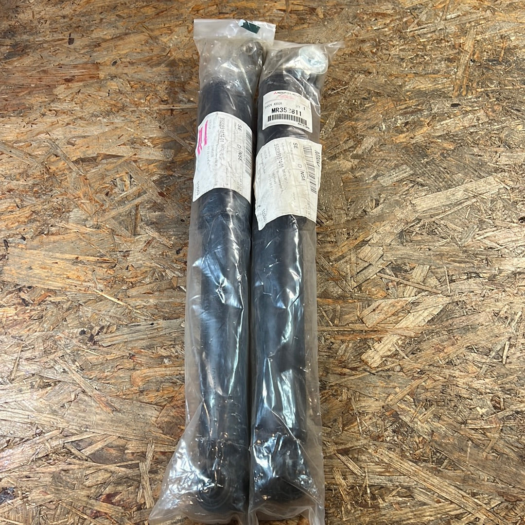 Original Mitsubishi Stoßdämpfer Set hinten Pajero 2 2,5-3L NEU