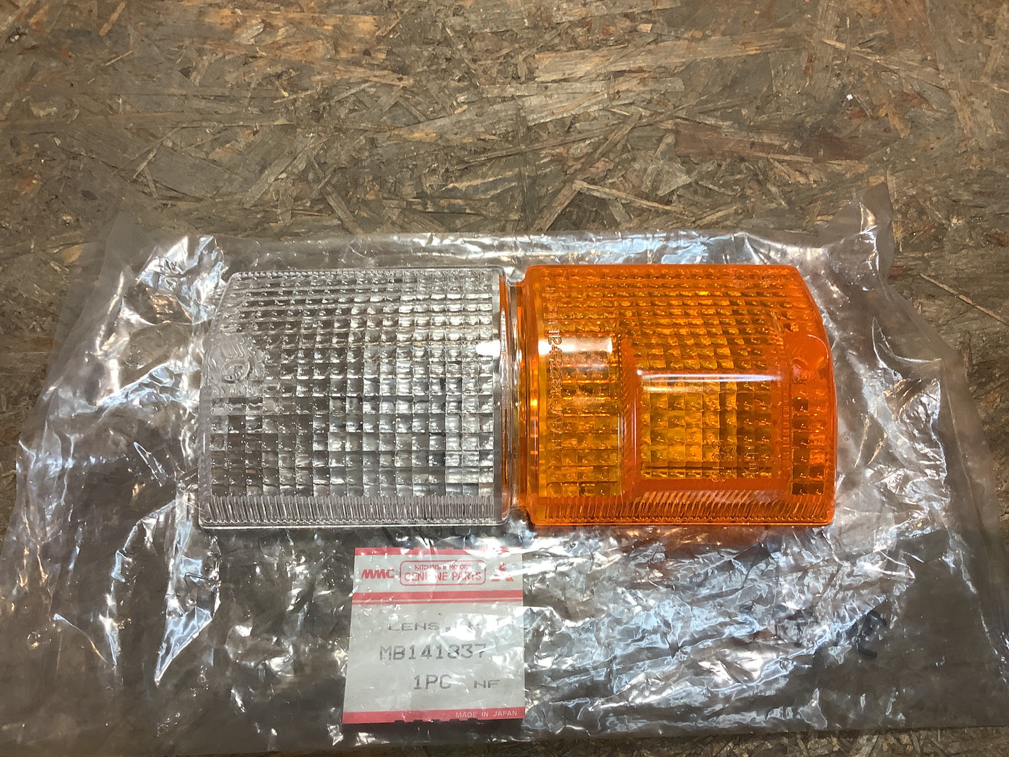 Mitsubishi L300 Gehäuse Blinker links Original Mitsubishi NEU
