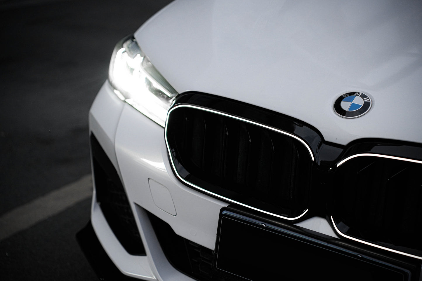 LED Doppelstreben Hochglanz Schwarz Grill passend für BMW 5er G30 G31 2020-2023