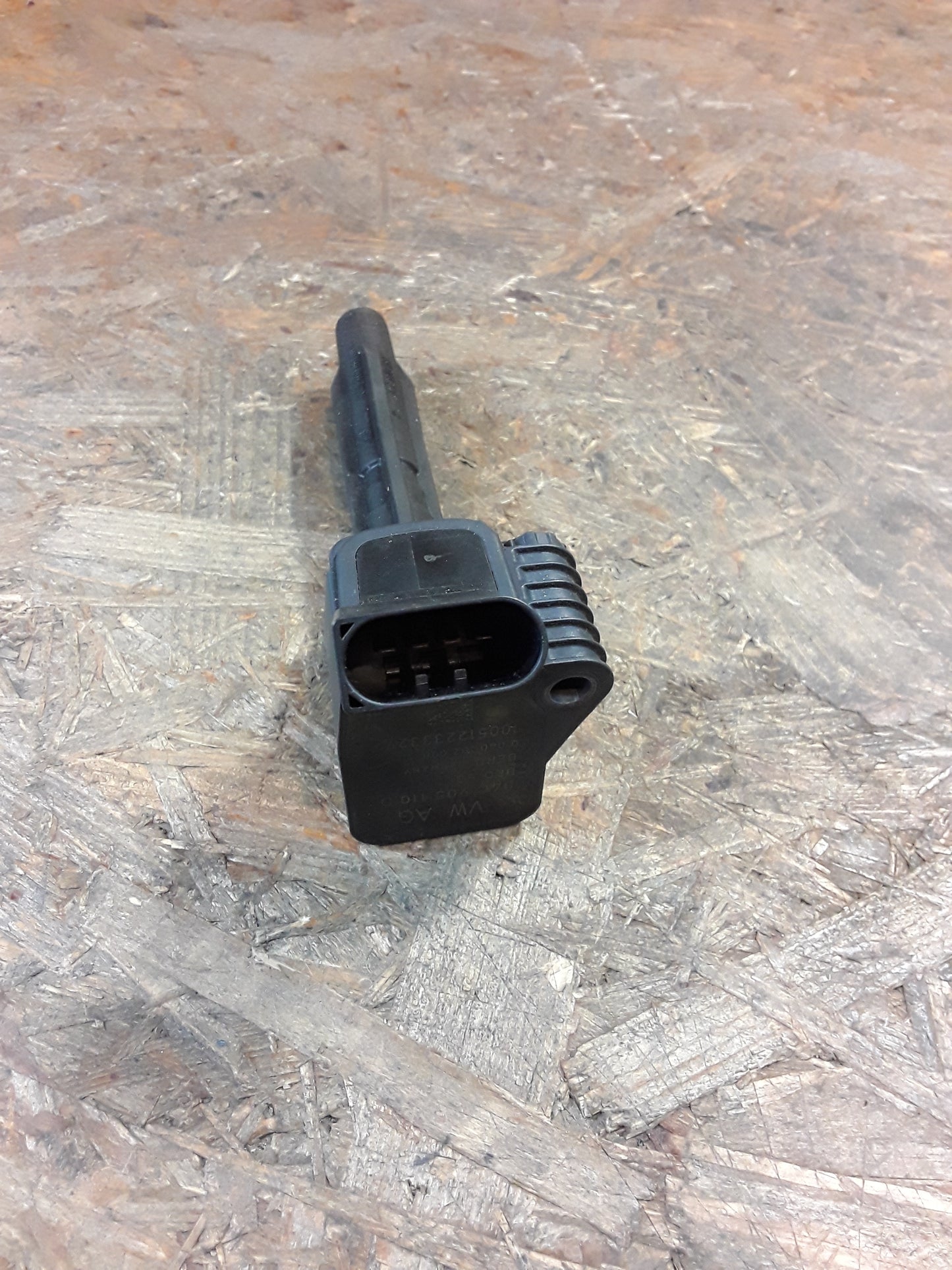 VW Tiguan l/ Scirocco lll/ Polo V/ Sharan ll Zündspule/ Stecker original NGK NEU
