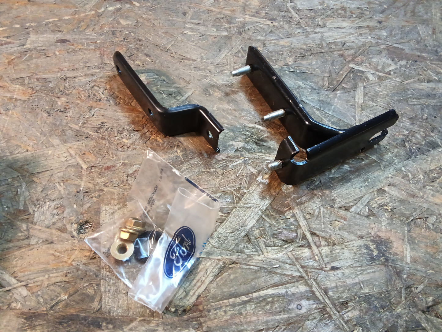 Ford Escort/ Orion ab BJ 81-86 Halter Zubehörscheinwerfer original Ford NEU