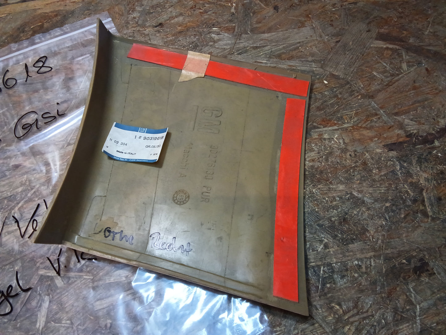 Omega A GSi Blende Verkleidung Kotflügel V.R original GM NEU