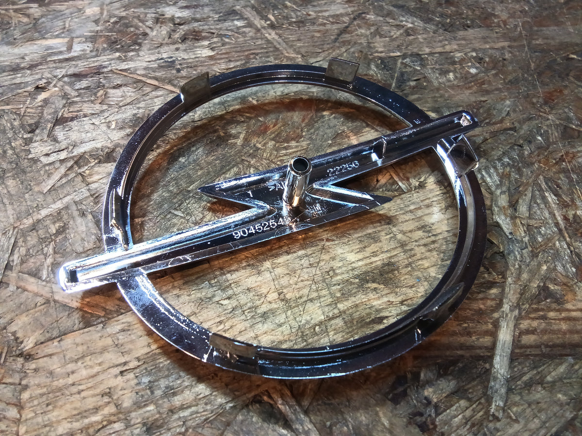 Astra F 94-98 Emblem an Kühlergrill original GM NEU