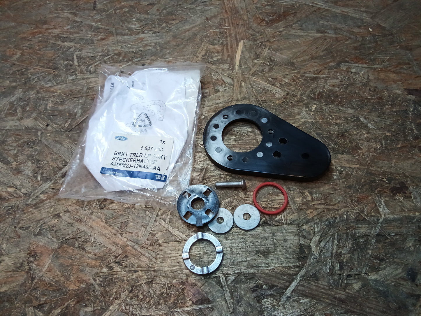 Ford Mondeo Galaxy Steckdosenhalter AHK original Ford NEU