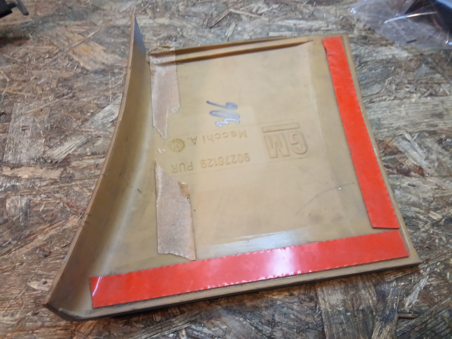 Omega A GSi Blende Verkleidung Kotflügel vorne links original GM NEU