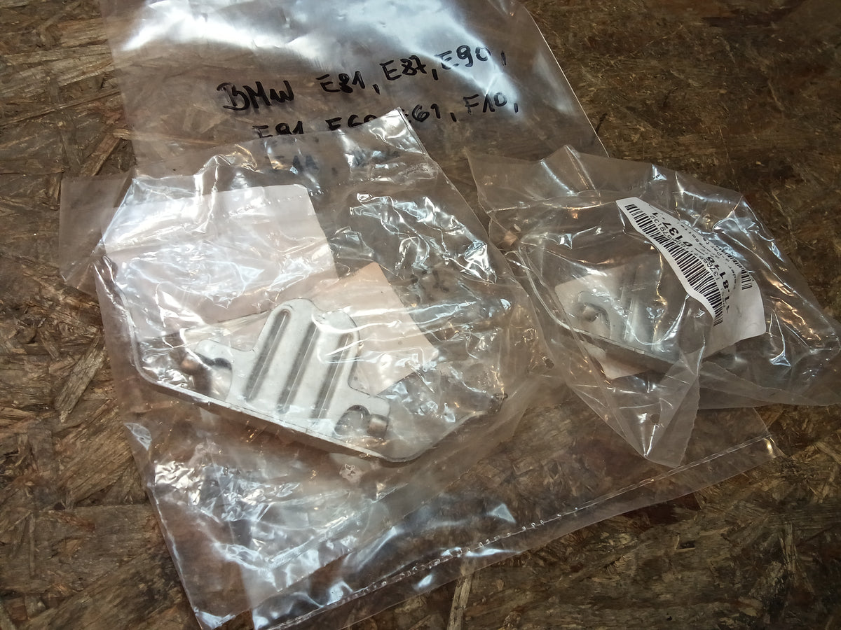 BMW E81,E84,E87,E90,E91,E60,E61,F10,F11 Satz Federn an Bremssattel original BMW NEU