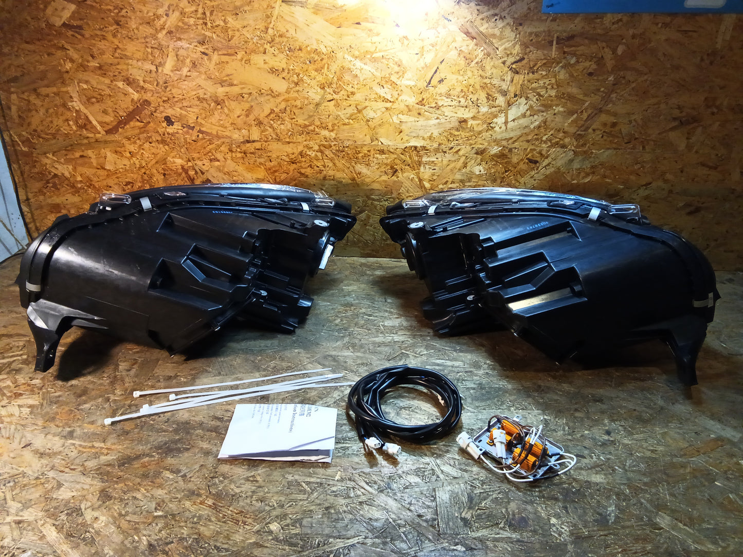 Tuning-Tec LED Tagfahrlicht Scheinwerfer für Mercedes Benz ML W166 11-15 schwarz !AUSSTELLUNGSSTÜCK!