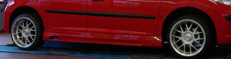 Peugeot 207 Rieger Seitenschweller links, mit Schacht, mit Ausschnitt, ABS,
inkl. Gutachten, Montagezubehör, Alugitter