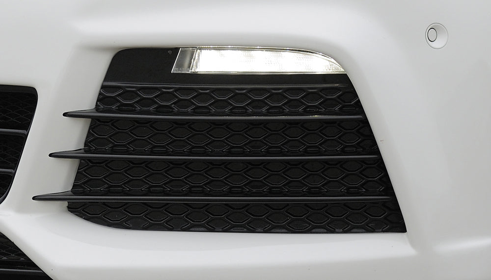 VW Golf 6 Rieger Lufteinlaßblenden (Aufpreis) Aufpreis gegenüber ABS-Version links, rechts, für Spoilerstoßstange, mit Aussparung für Tagfahrleuchten, ABS, schwarz glänzend,
inkl. Montagezubehör