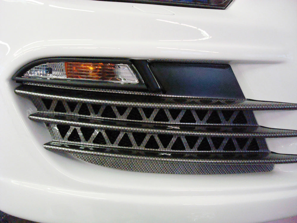 VW Scirocco 3 (13) Rieger Lufteinlaßblenden (Aufpreis) mit Ausfräsung links, rechts, für Spoilerstoßstange, mit Ausschnitt, ABS, Carbon-Look,
inkl. Montagezubehör, Alugitter