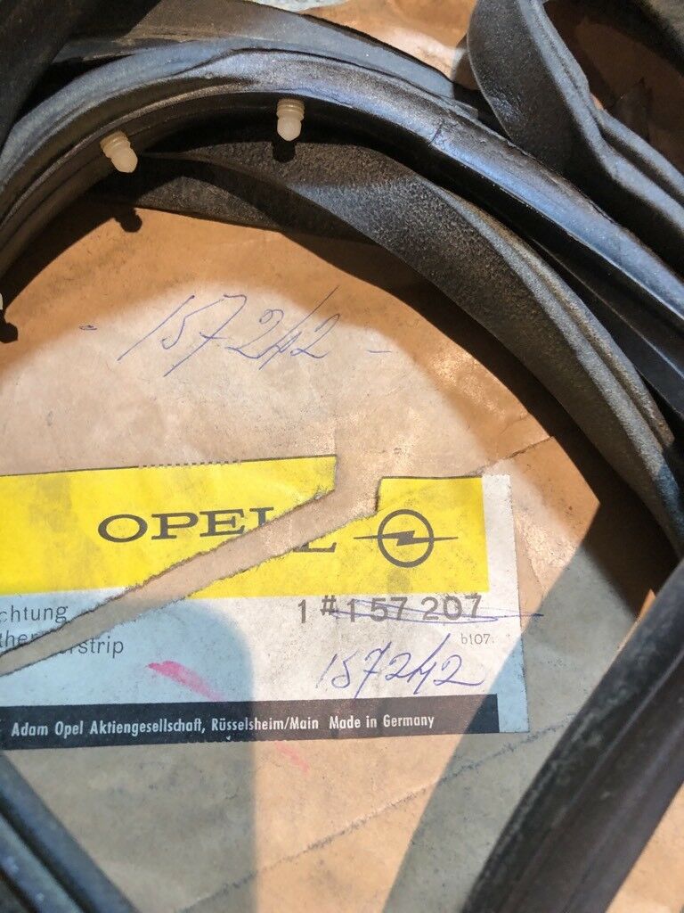 Opel Ascona A Fenster Dichtung vorne rechts neu Original GM