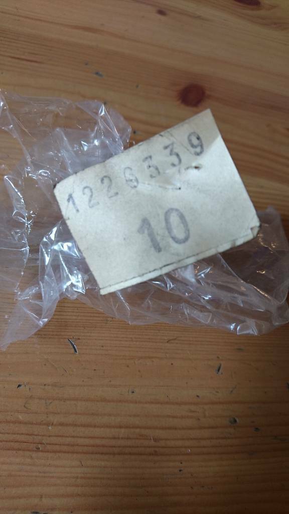 Opel Youngtimer Oldtimer Haltefeder neu original 1226339