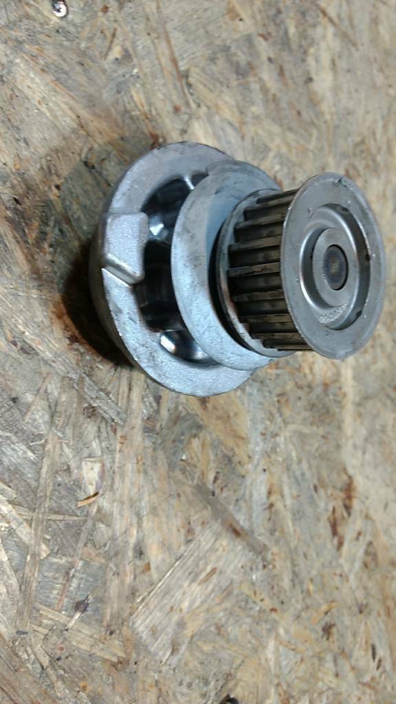 Original GM Opel Wasserpumpe Vectra Astra Kadett Ascona NEU
