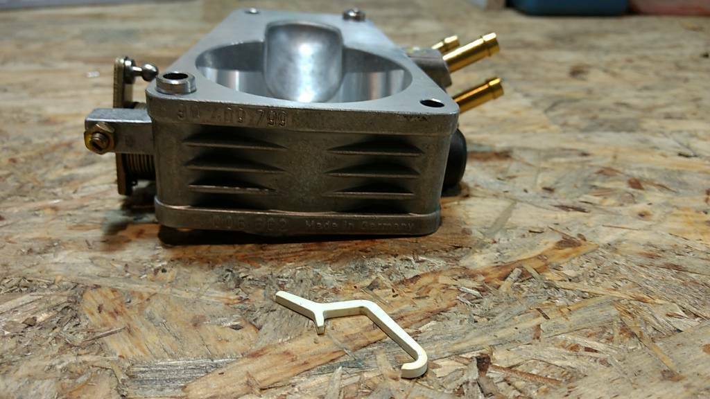 Original GM Opel Astra F 2.0 C20XE Drosselkappenstutzen NEU