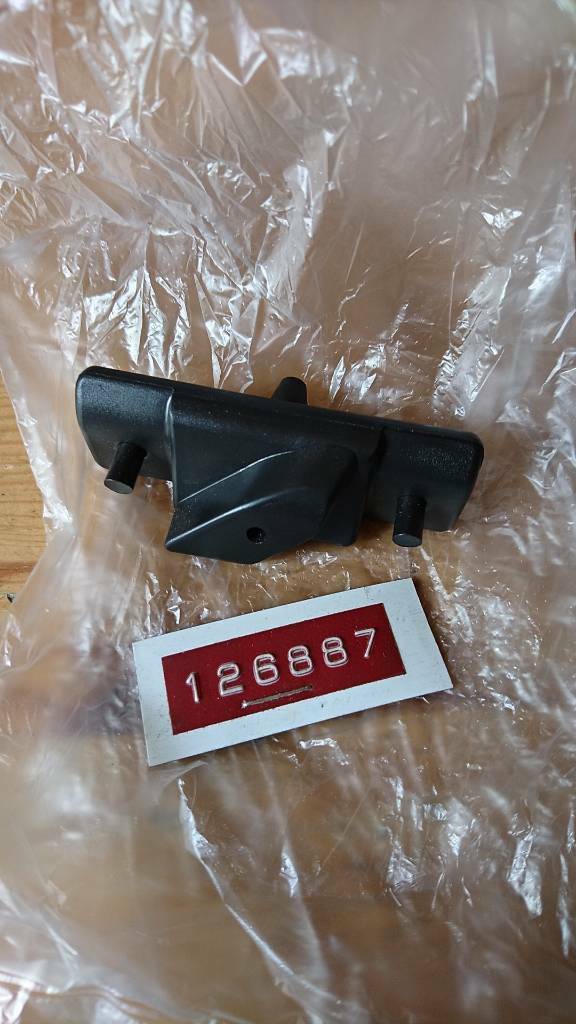 Kadett D Limousine Anschlagplatte Schließkeil Heckklappe neu GM