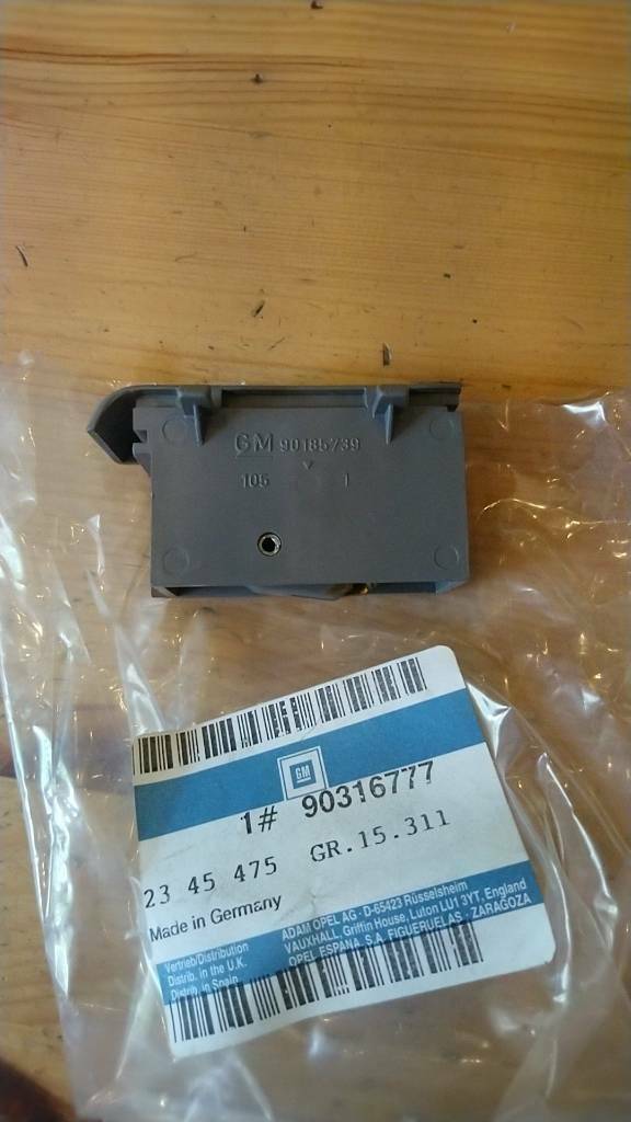 Kadett E Hutablage Halter neu Original GM