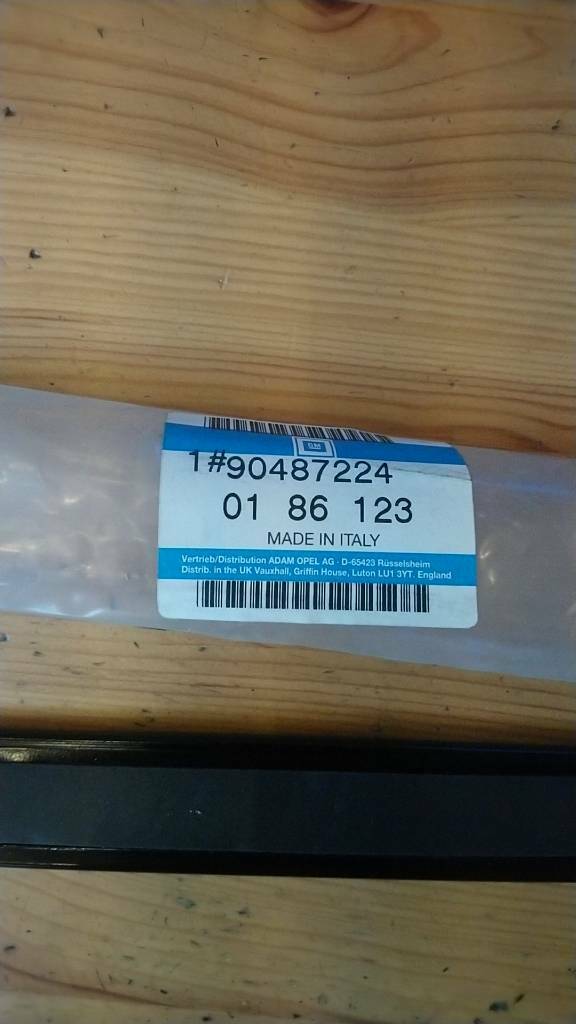 Astra f Gummiabdichtung Halter Türe neu Original gm 90487224