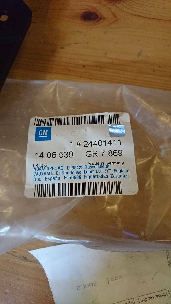 Vectra C Signum Halter Kotflügel vorne links neu original GM