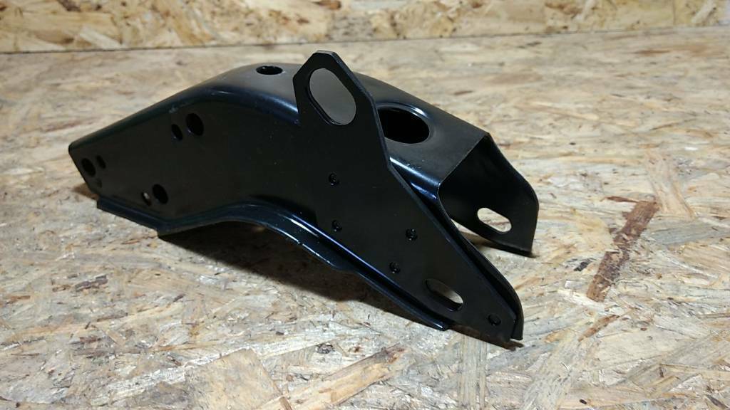 Kadett E Motorhalter vorne rechts original GM Opel Neu