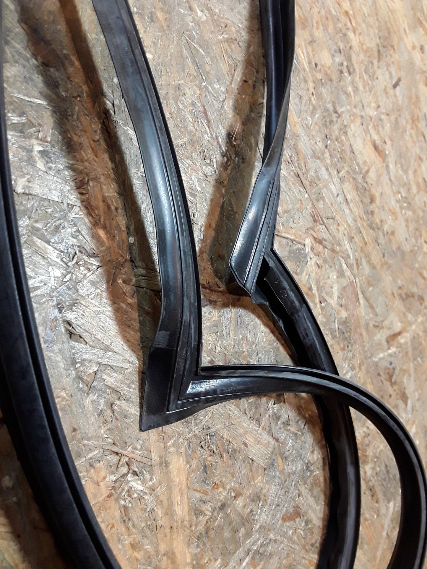 Vectra B Stufenheck Dichtungsleiste Heckscheibe original GM Opel NEU