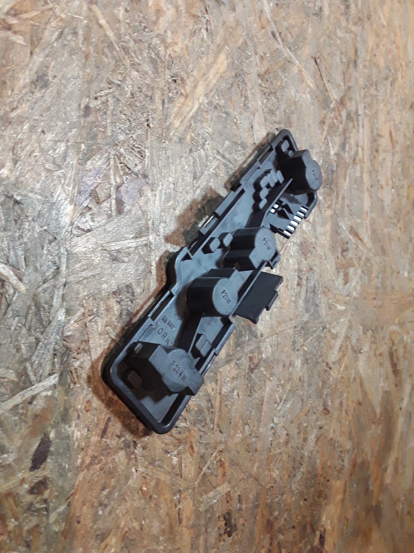 Astra F Lampenträger hinten links original GM Opel NEU