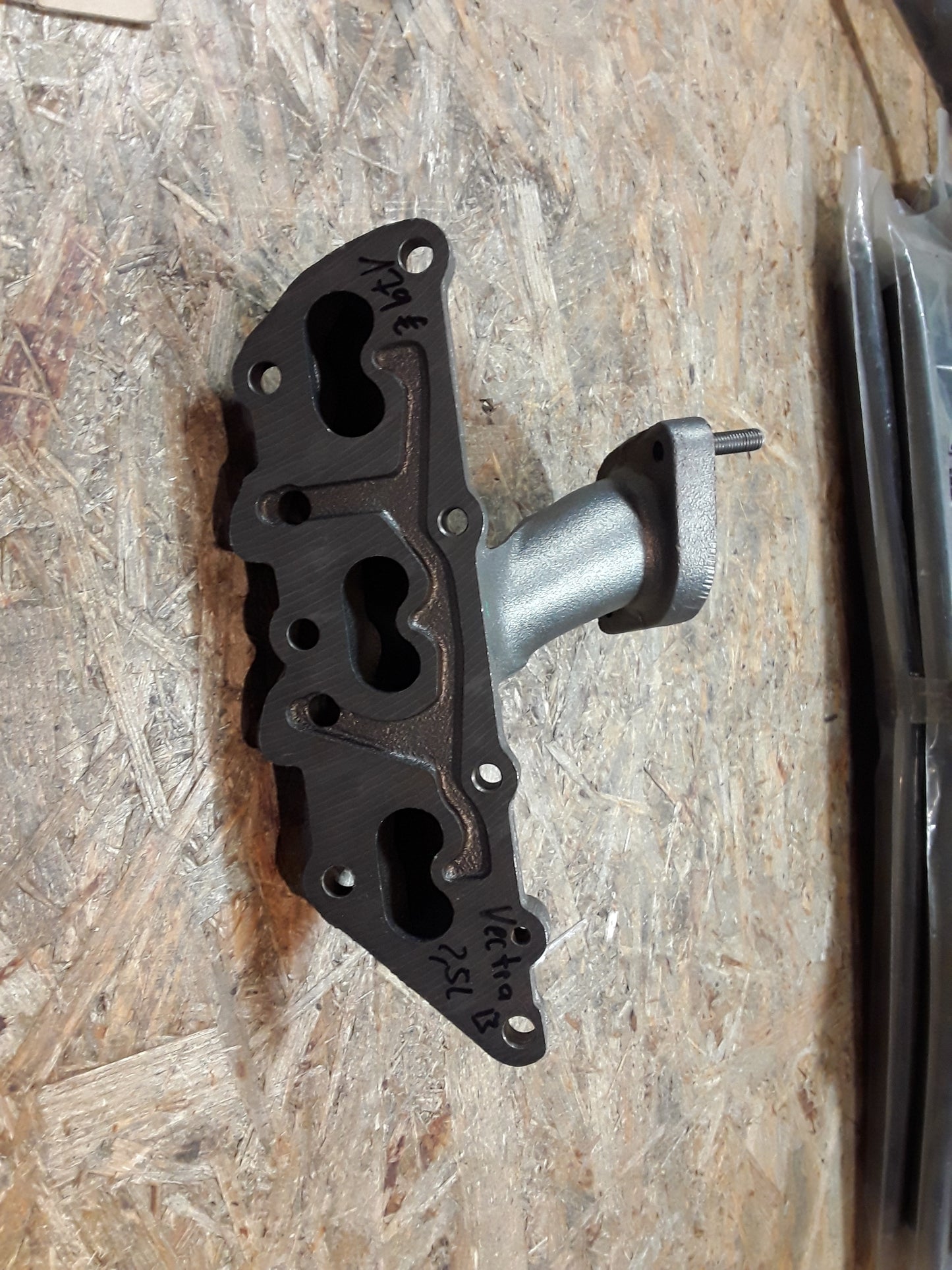 Vectra B 2,5l Auspuffkrümmer vorne original GM Opel NEU