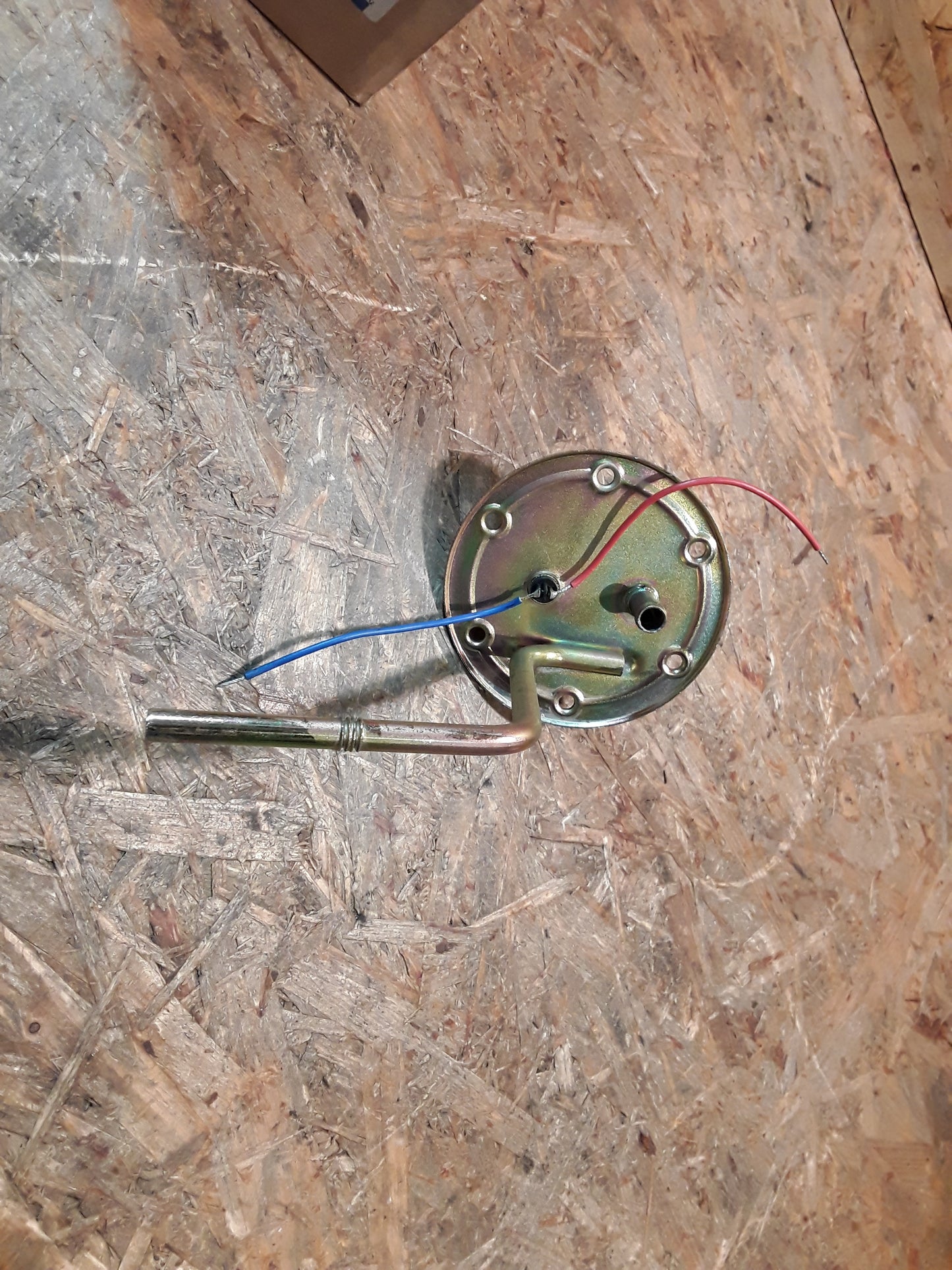 Kadett E Caravan Deckel Benzinpumpe mit Halter und Elektroanschluss original GM Opel NEU