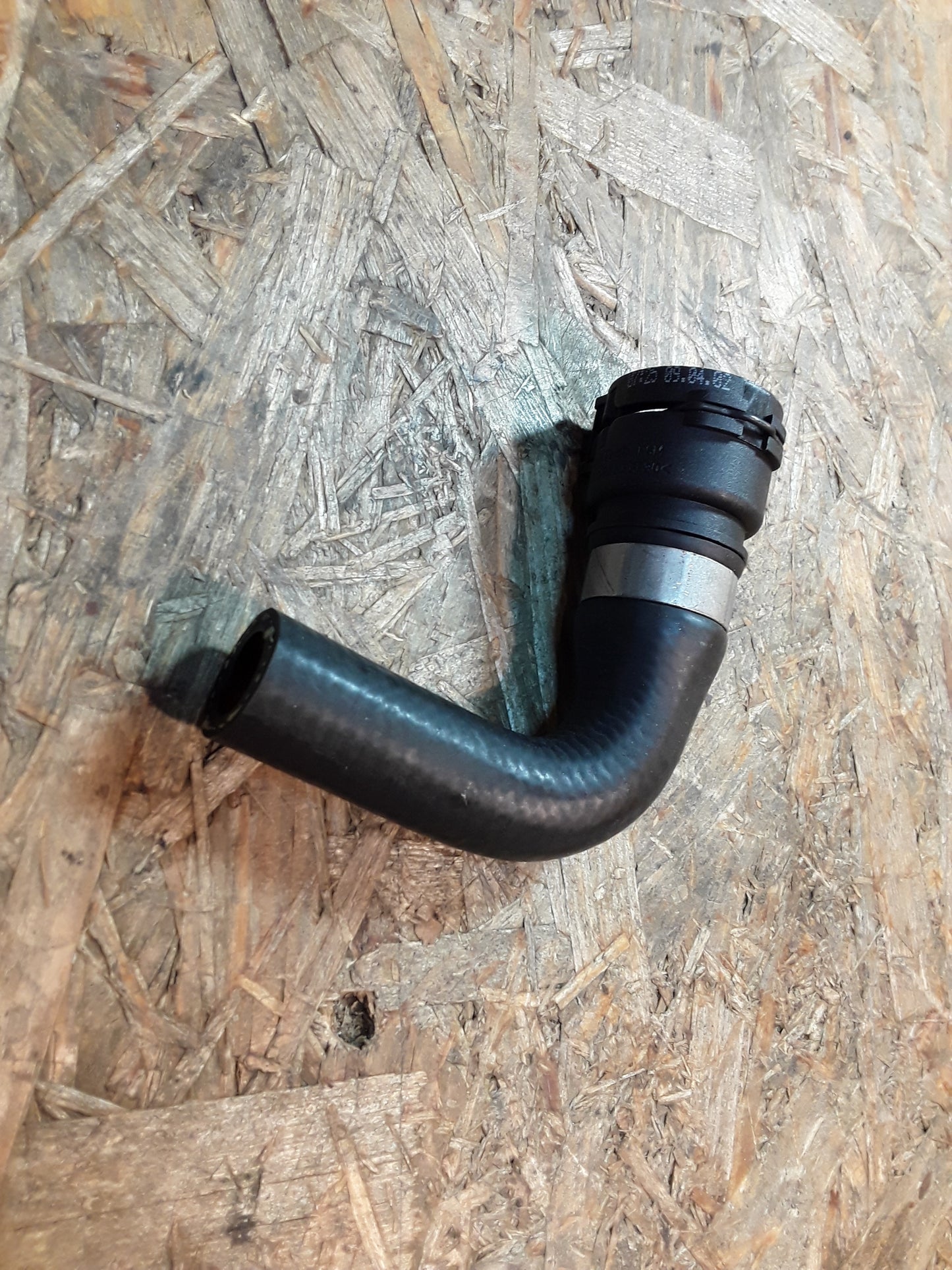 Omega B Schlauch Ausgleichsbehälter an Verbindungsrohr original GM Opel NEU