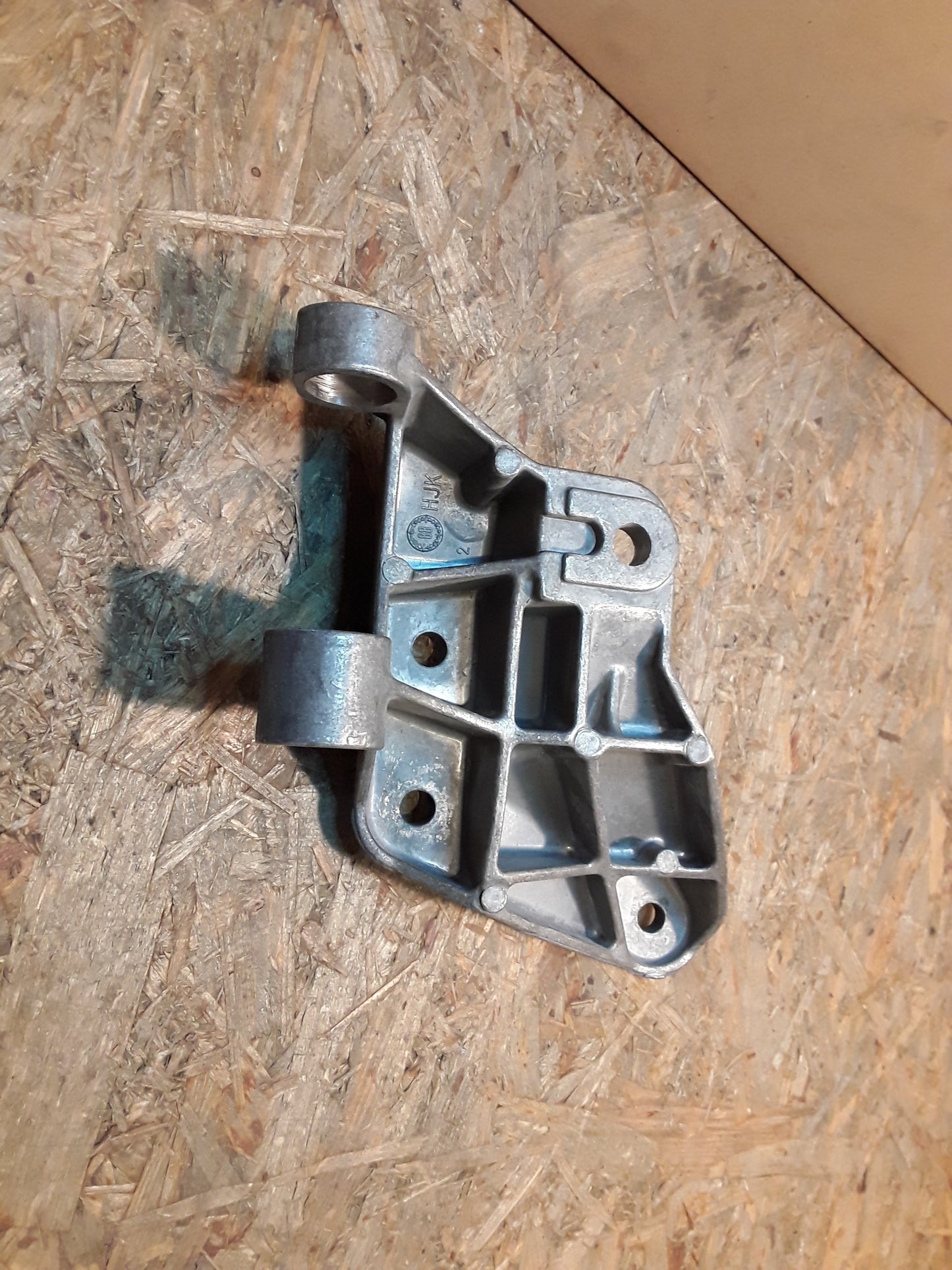 Ascona C 1.6l, 1.8l, 2.0l Motorhalter hinten rechts original GM Opel NEU