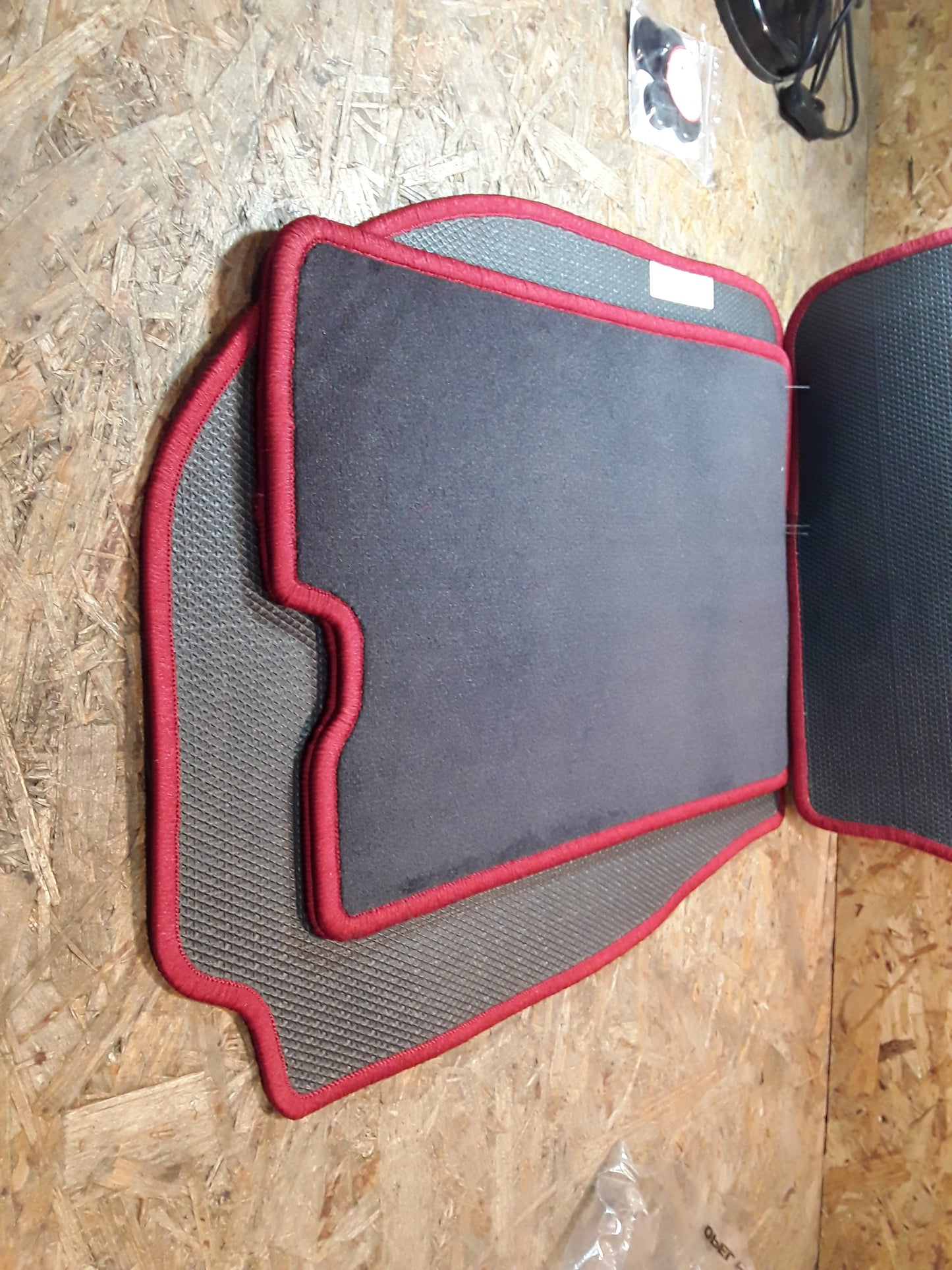 Agila A Fußmattensatz 4-teilig Velour, anthrazit/ rot original GM Opel NEU