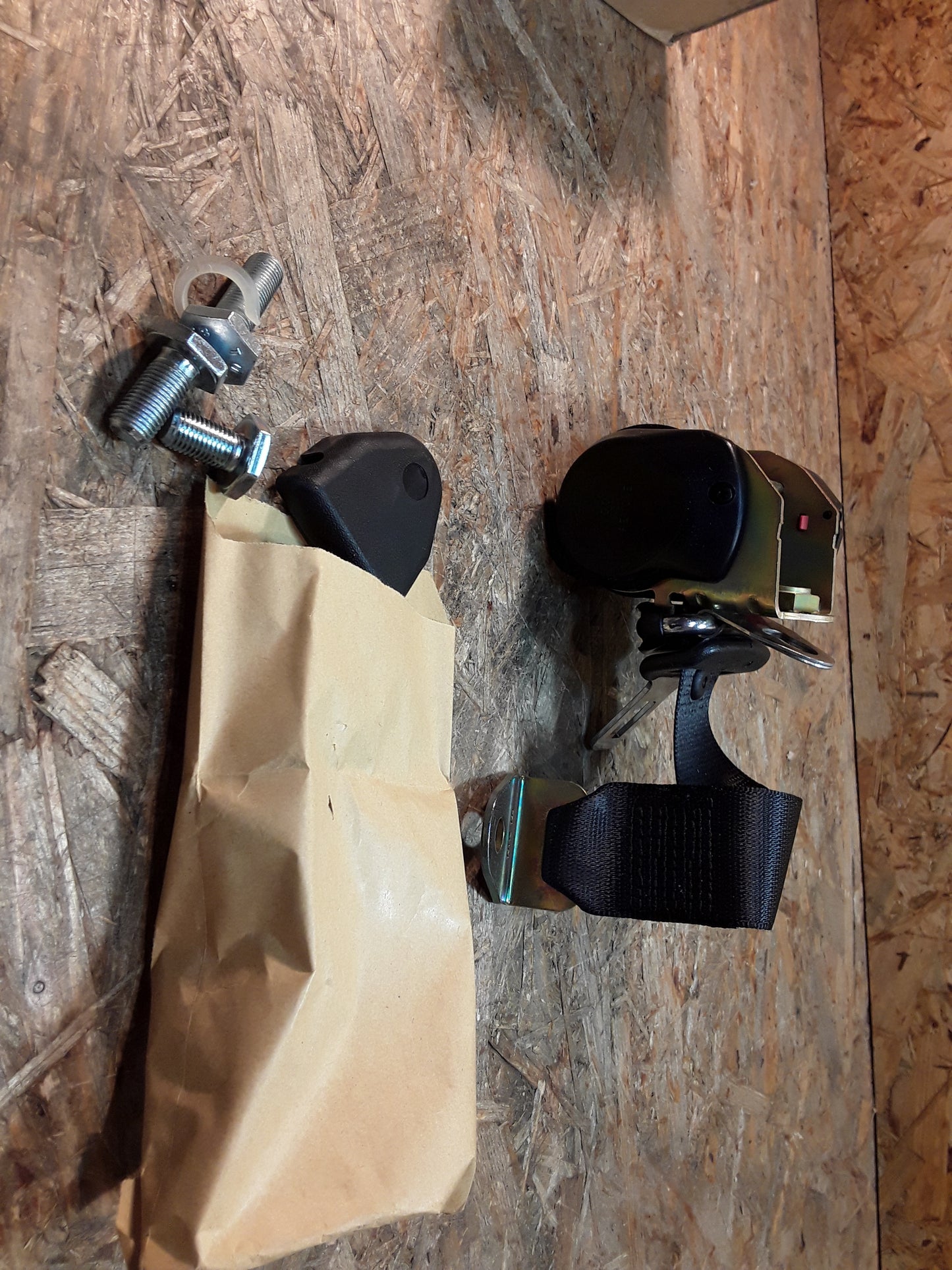 Kadett E Sicherheitsgurt & Gurtschloss hinten links original GM Opel NEU