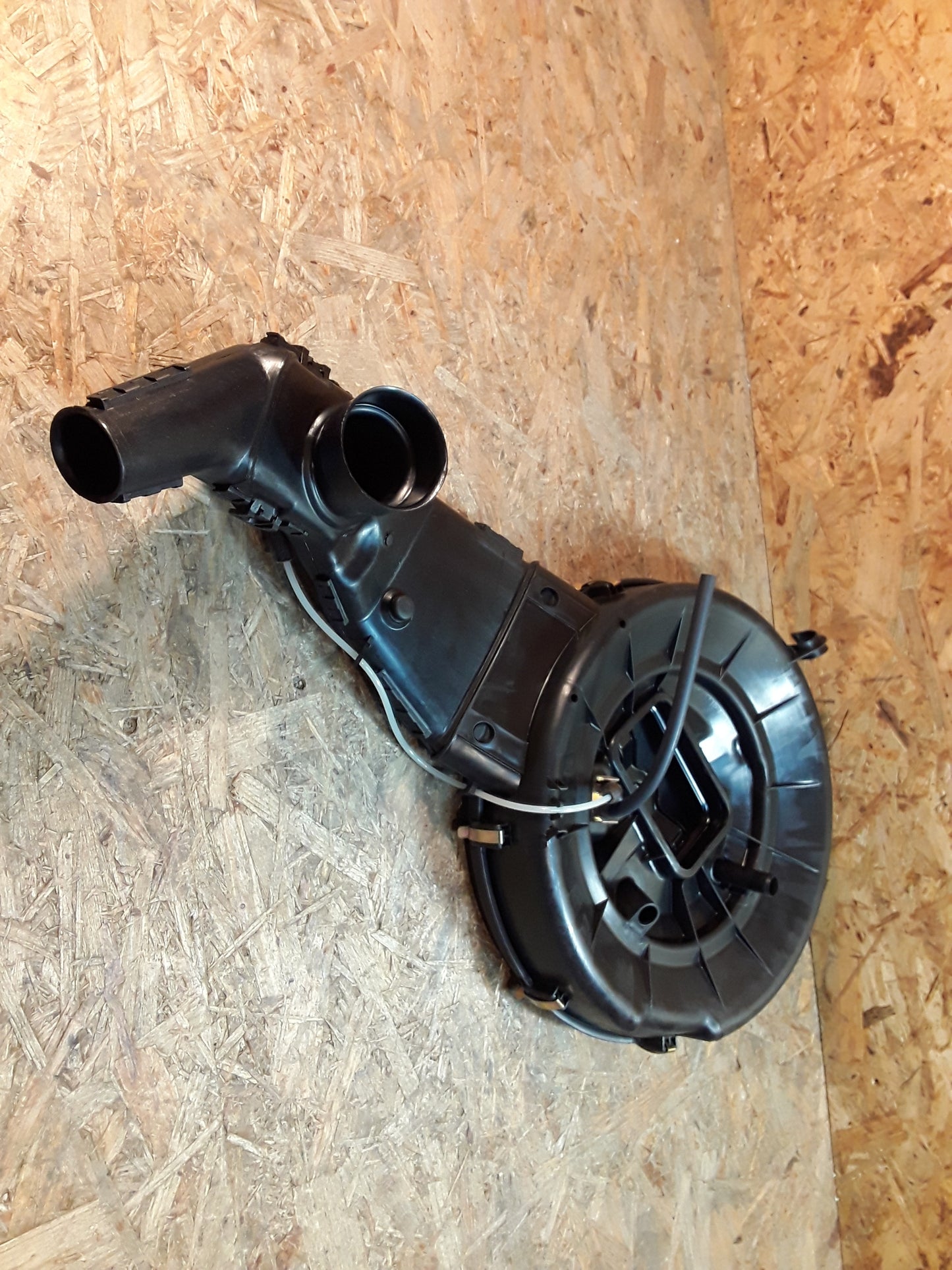 Ascona C Luftfilterkasten für 1.3l/1.6l/1.8l Motoren original GM Opel NEU