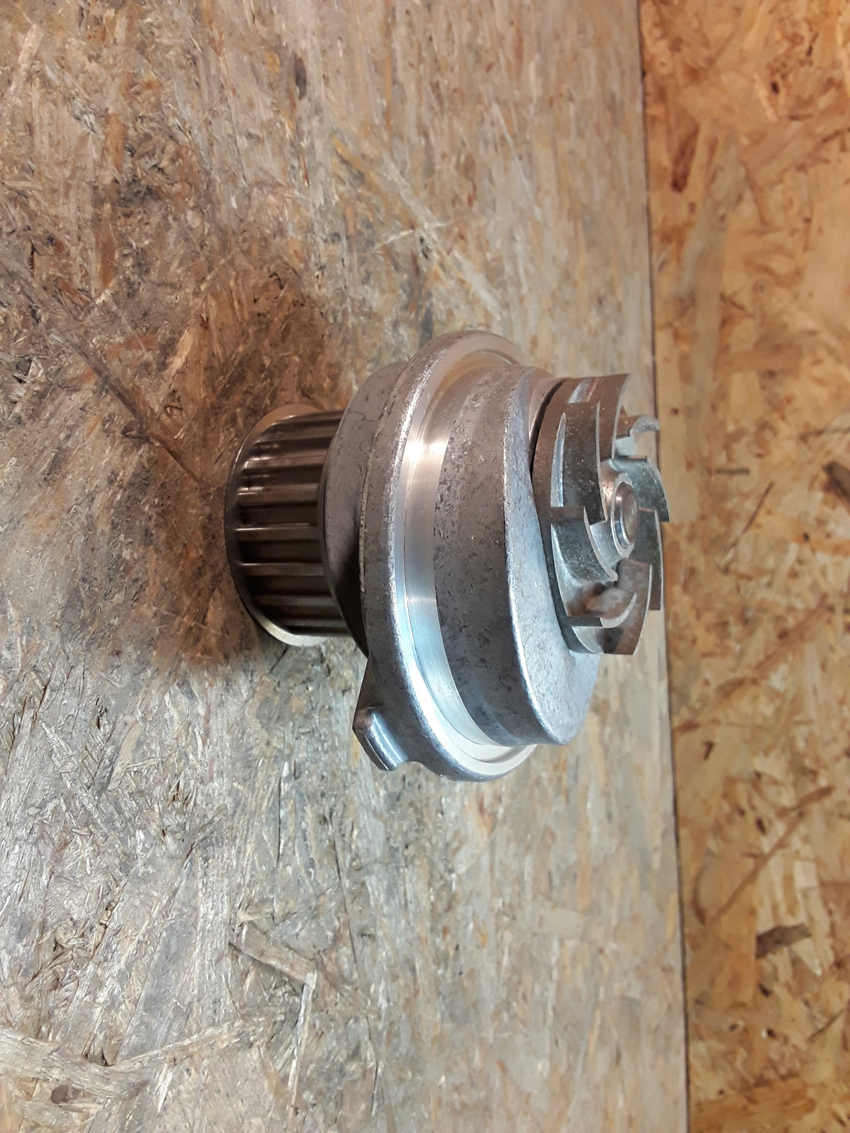 Kadett E Astra F Calibra A Vectra A Wasserpumpe original GM Opel NEU