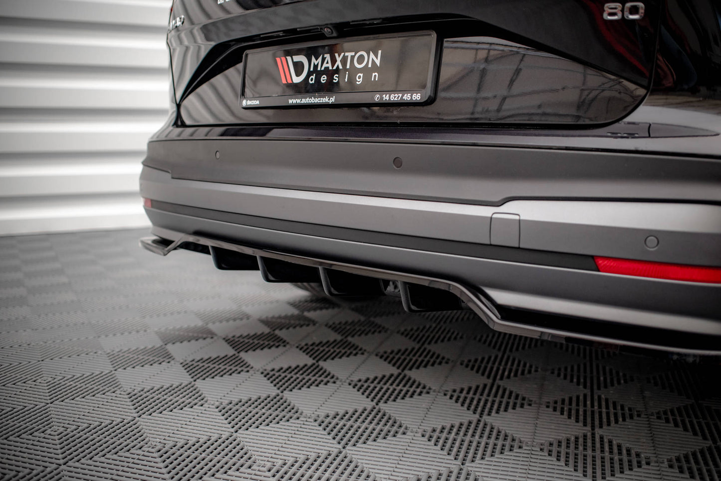 Mittlerer Diffusor Heck Ansatz DTM Look für Skoda Enyaq iV schwarz Hochglanz
