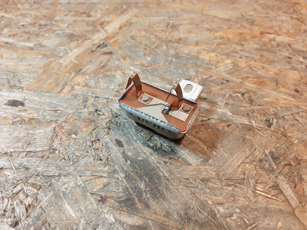 Original GM Opel Spannungsstabilisator im Armaturenbrett, Bimetallausführung, nicht für den kleinen elektronischen verwend...