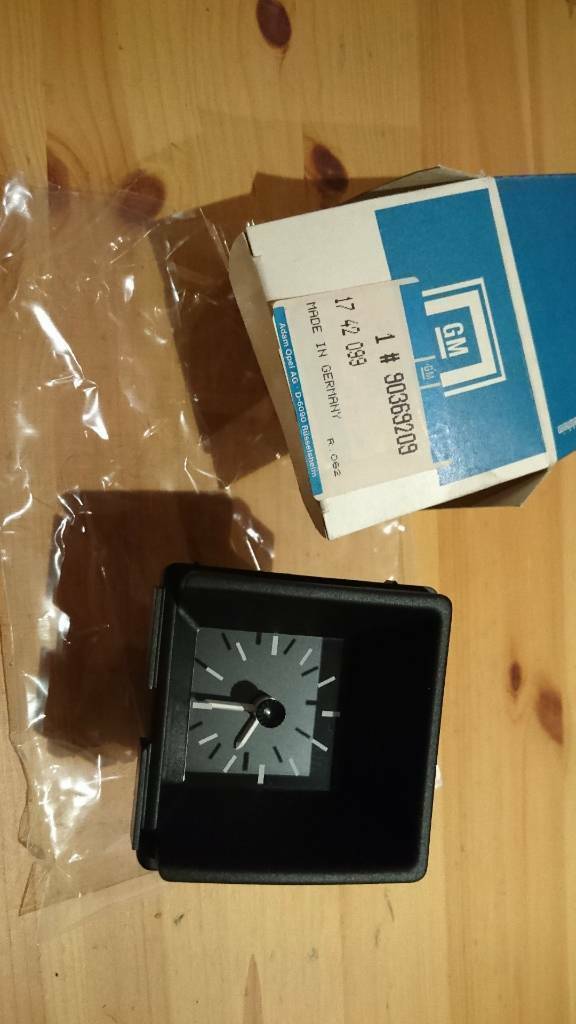Corsa A Analog Uhr Original GM