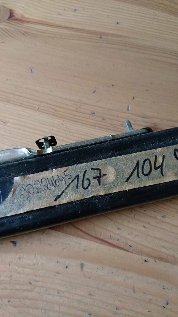 Omega A Senator B Führungsschiene innen Vordersitz links Neu GM