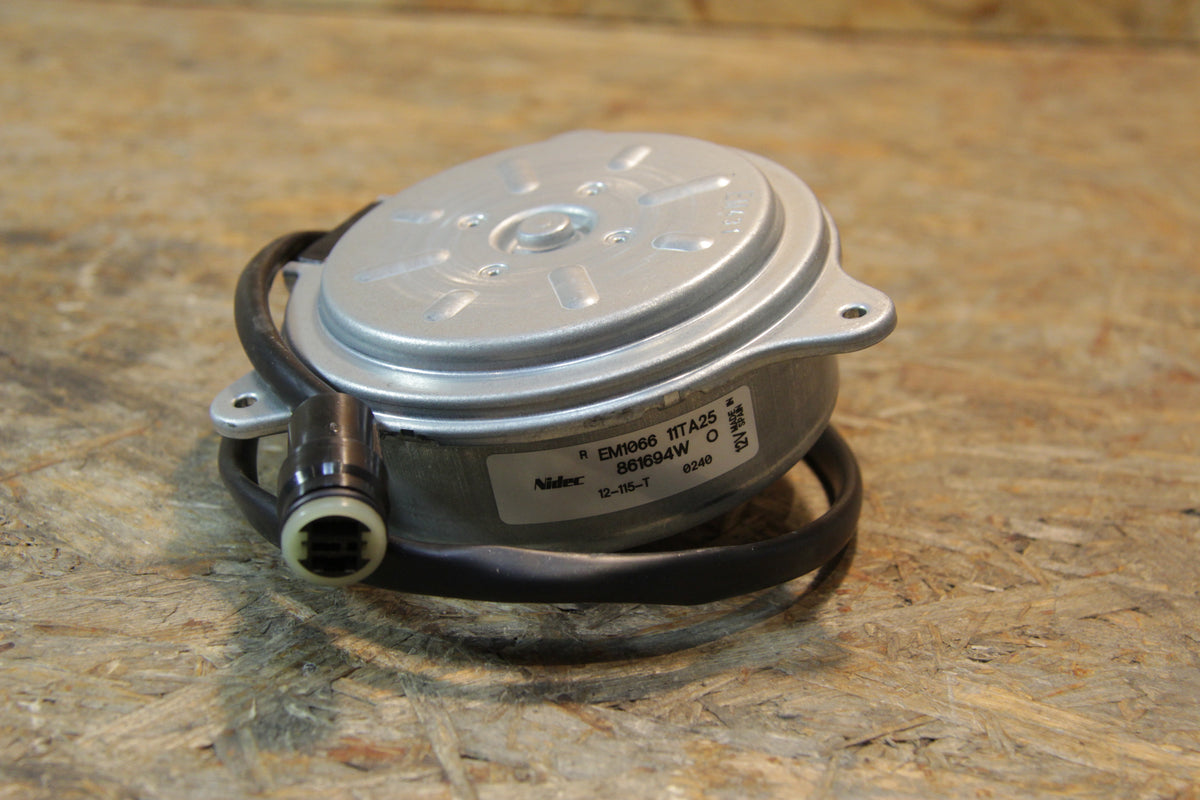 Original GM Opel Gebläsemotor für den Kühler, ist ohne Halterahmen und ohne Lüfterflügel 9204659 Agila A